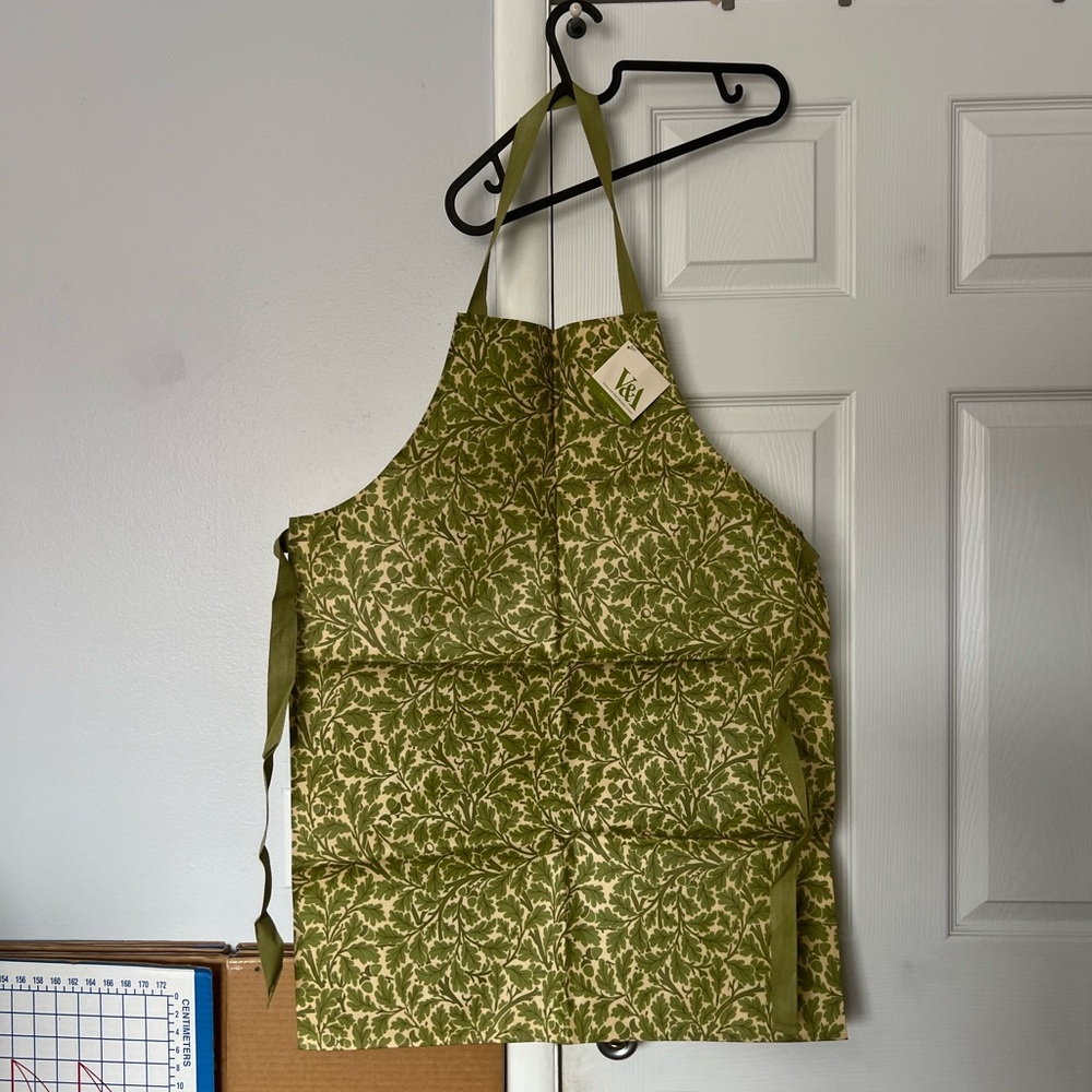 NWT Ulster Weavers X V&A Museum Apron - PVC/Oilcloth